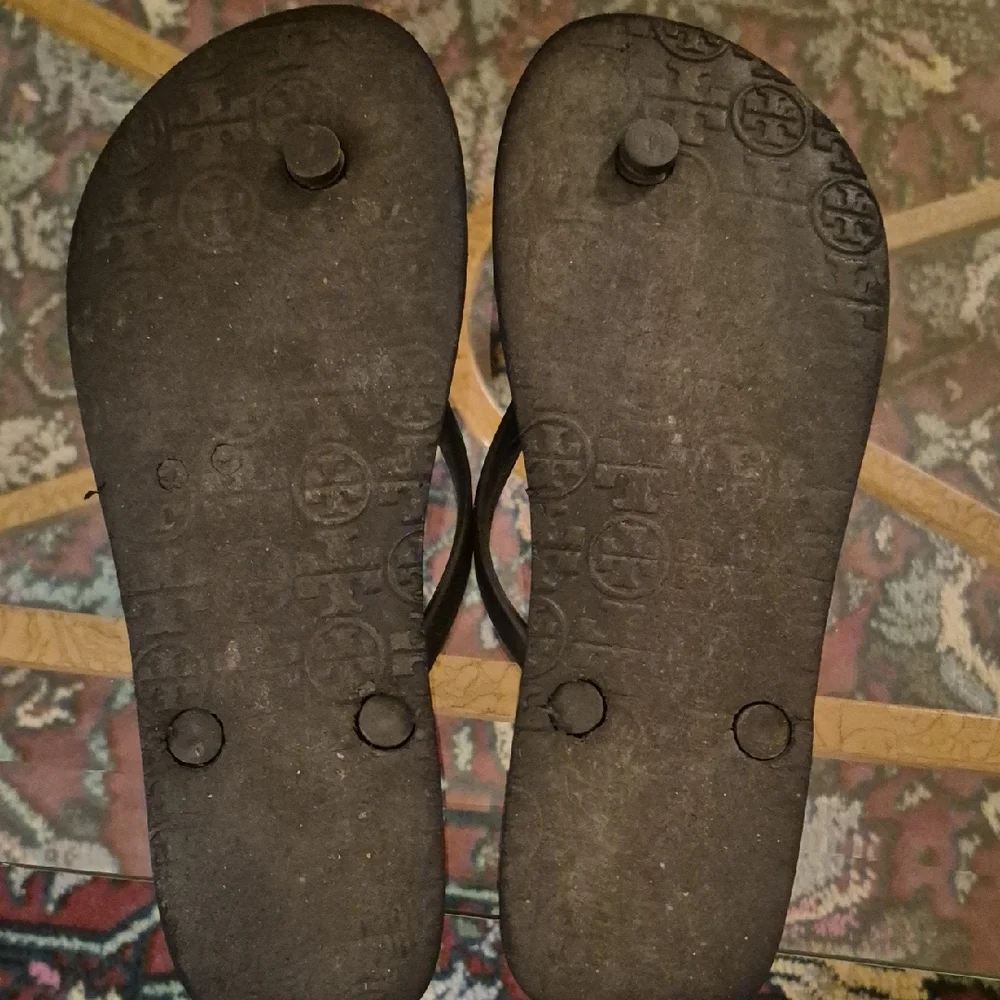 TORCH BURCH Black N NAVYSANDALS  BOGO   FREE GRREN TORY WALLET WITH PURCHASEFLOP - Picture 2 of 3